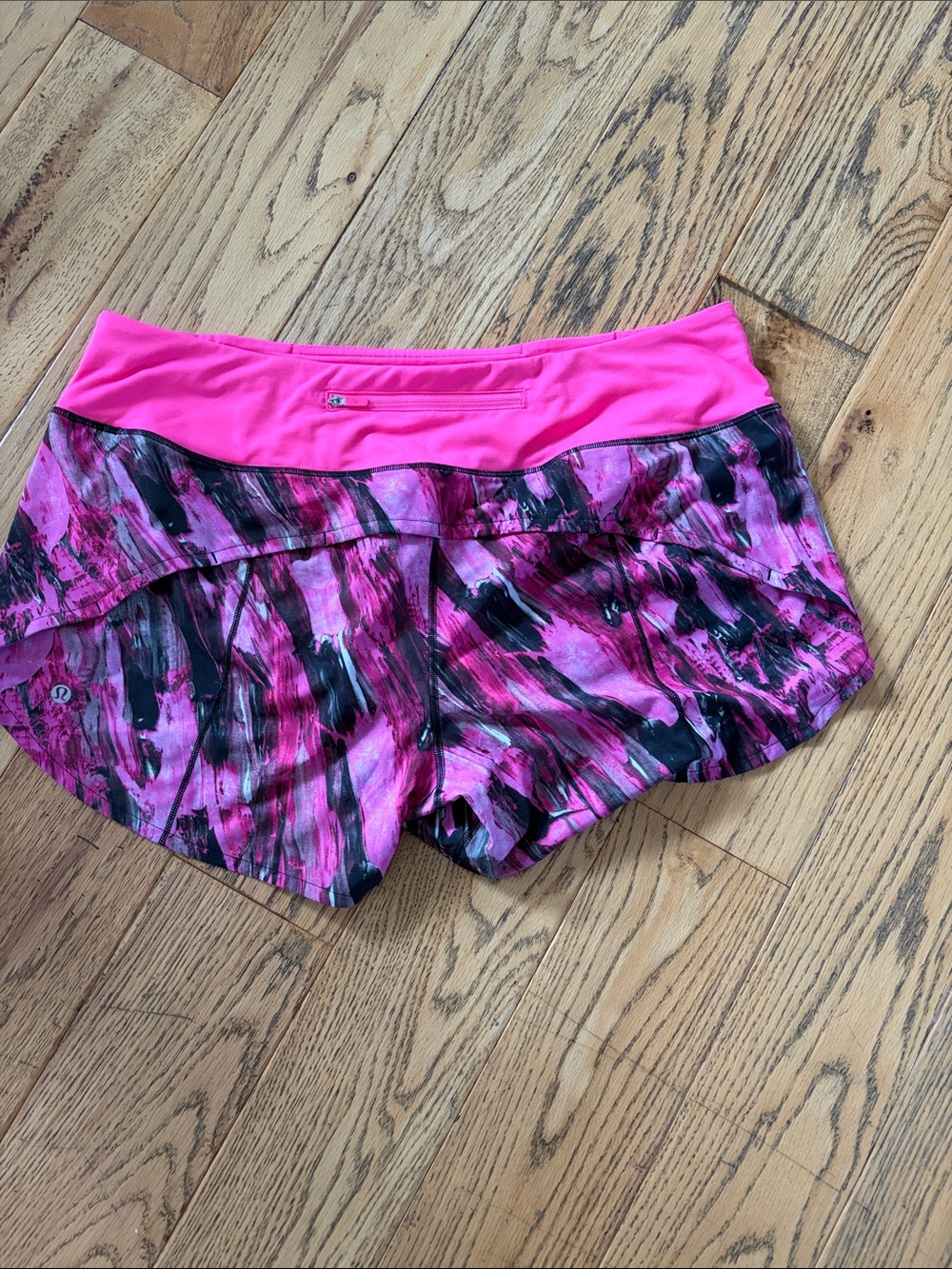 Women’s Lululemon Speed Up Shorts Size 14 Pink and Black - Picture 2 of 3